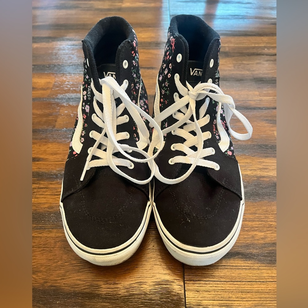 Women’s Vans, black with flower print, great condition, size 6